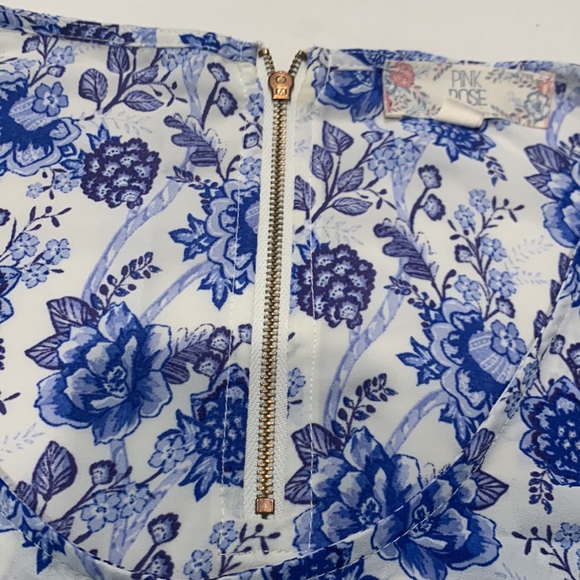 💛 (5/$25) Blue Pattern Top - Picture 3 of 7